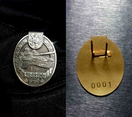 Zlatý či stříbrný číslovaný odznak